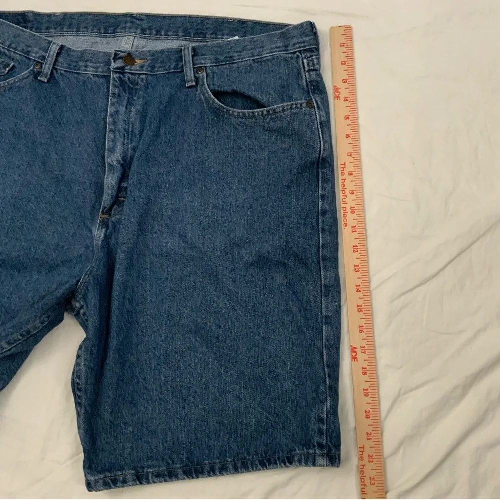 Wrangler Relaxed Fit Medium Wash Denim Jean Shorts 100% Cotton Size 42